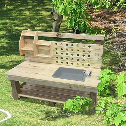 Mud kitchen with store pump